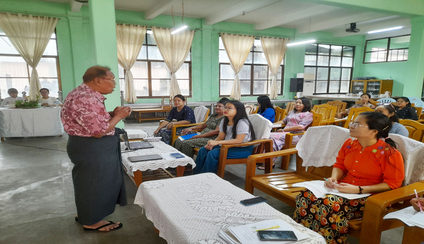 စာပေဗိမာန်ဝန်ထမ်းများ စွမ်းဆောင်ရည်မြှင့်တင်ရေးသင်တန်း ပို့ချခြင်း