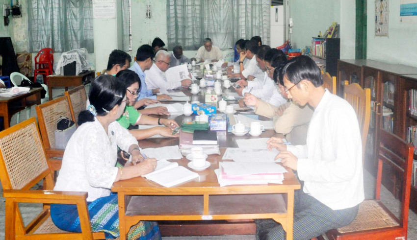 မြန်မာ့စွယ်စုံကျမ်းနှစ်ချုပ် (၂၀၁၇) ပုံနှိပ်ထုတ်ဝေရန် မြန်မာ့ရည်ညွှန်းကျမ်းစီစဉ်ရေးအဖွဲ့ အစည်းအဝေးကျင်းပ 